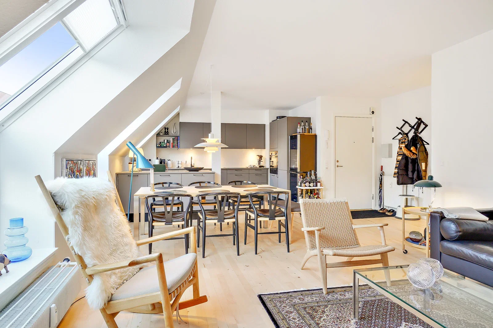 Bright and modern 3-room, 90 m² with a stylish kitchen, skylights and attractive shared facilities – photo 7