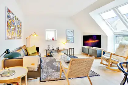 Bright and modern 3-room, 90 m² with a stylish kitchen, skylights and attractive shared facilities – photo 6