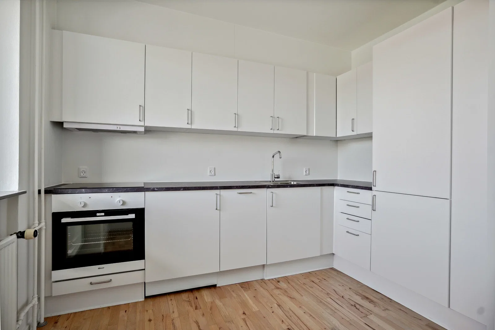 Really nice apartment with a lovely kitchen and bathroom
