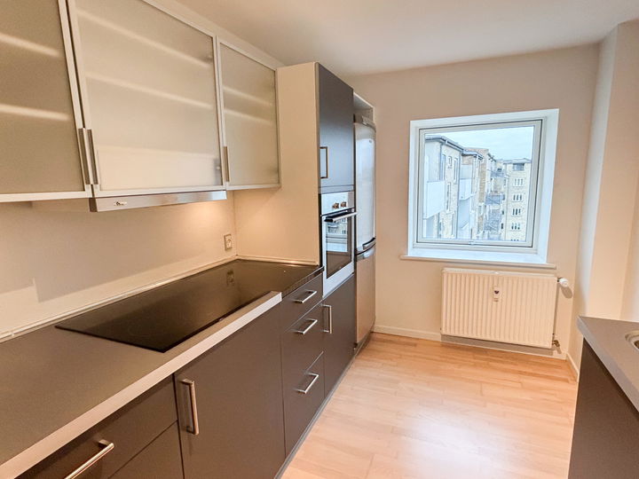 Bright 3-room apartment with balcony and view – photo 4