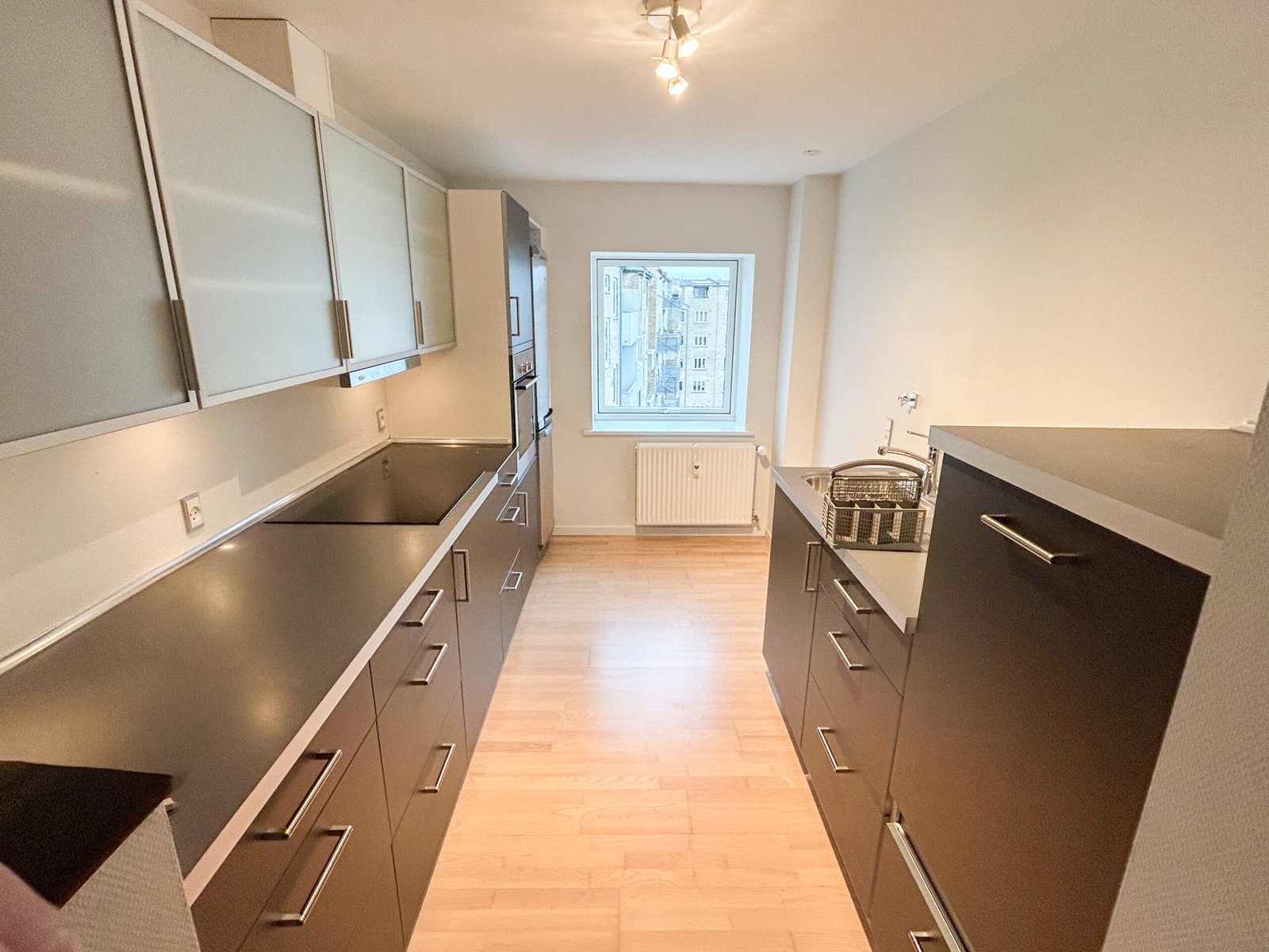 Bright 3-room apartment with balcony and view – photo 2