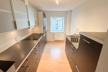 Bright 3-room apartment with balcony and view – photo 2
