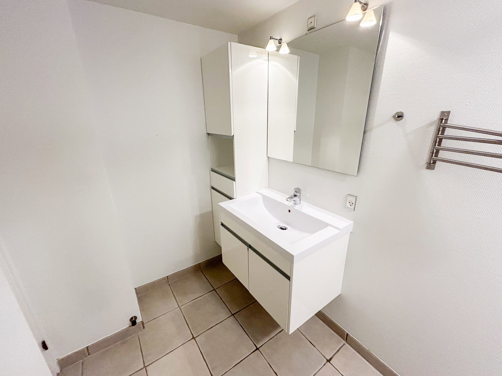 Bright 3-room apartment with balcony and view – photo 20