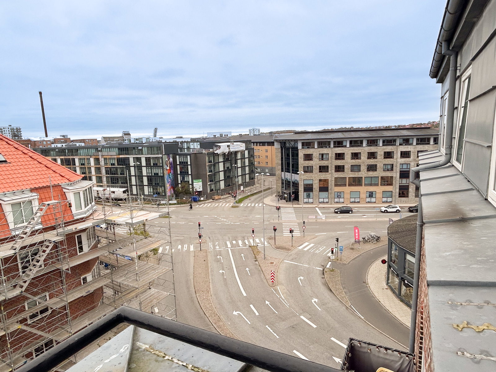 Bright 3-room apartment with balcony and view – photo 10