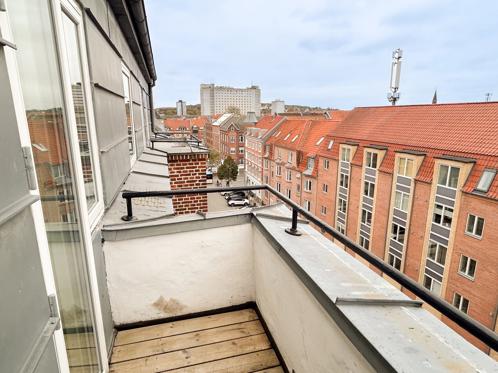 Bright 3-room apartment with balcony and view – photo 11