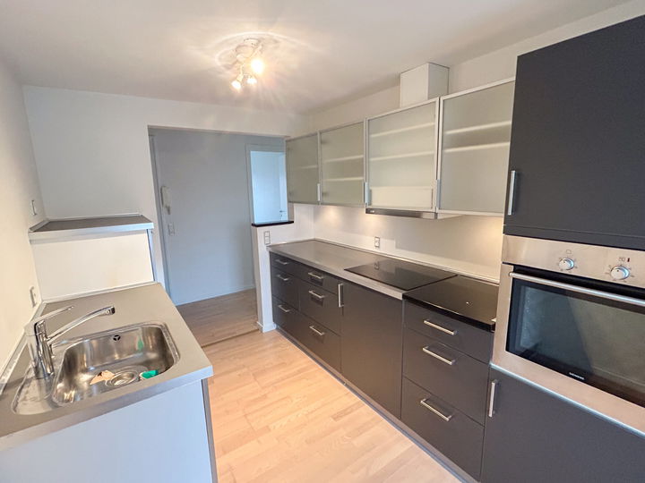 Bright 3-room apartment with balcony and view – photo 3