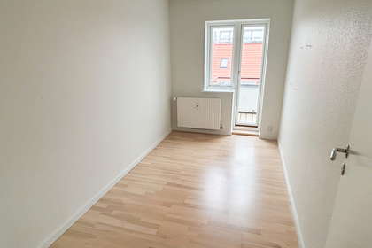 Bright 3-room apartment with balcony and view – photo 7