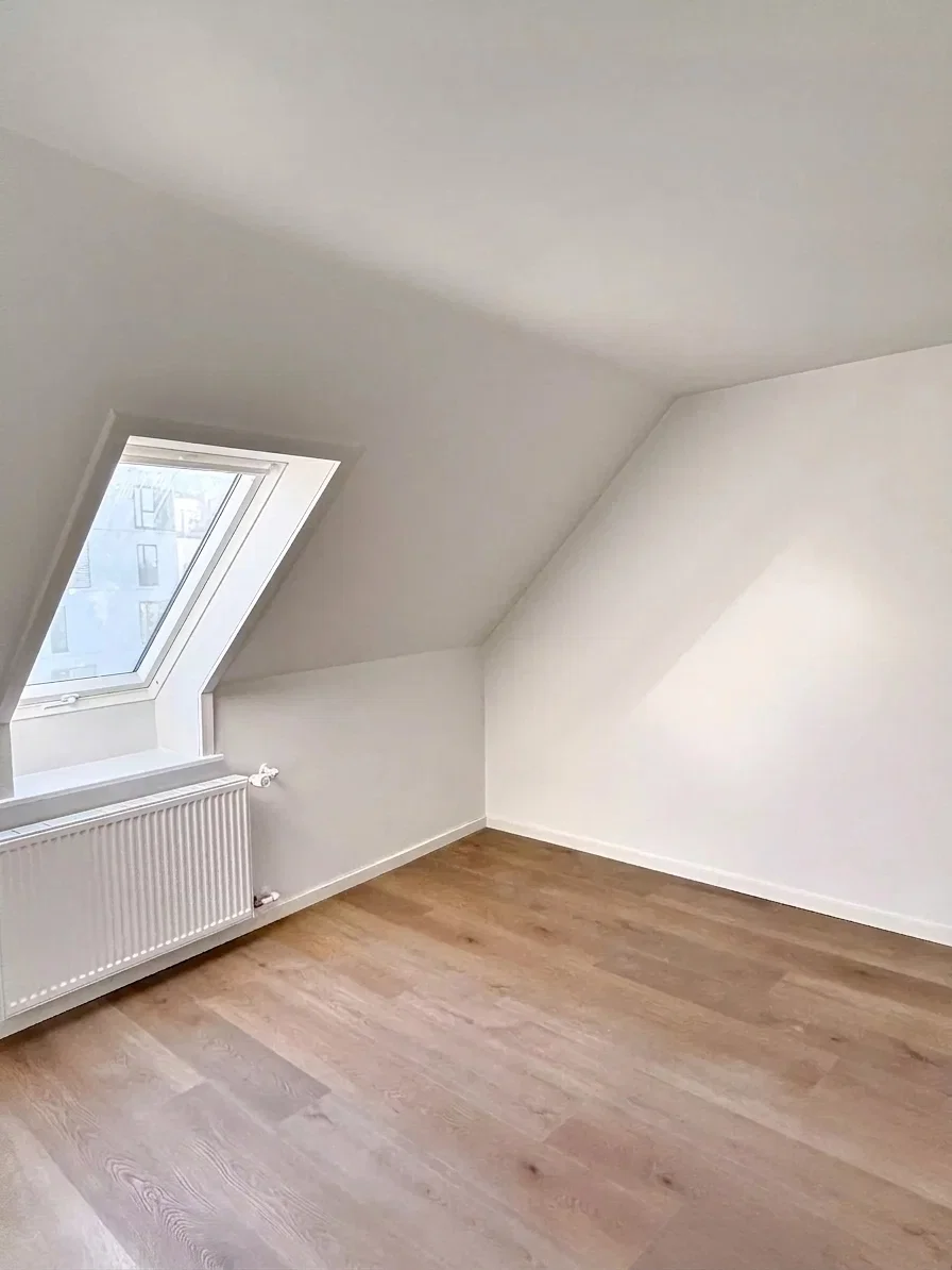 Bright 3-room apartment of 64 m² with skylights, new modern kitchen and parking – pets allowed by agreement – photo 7