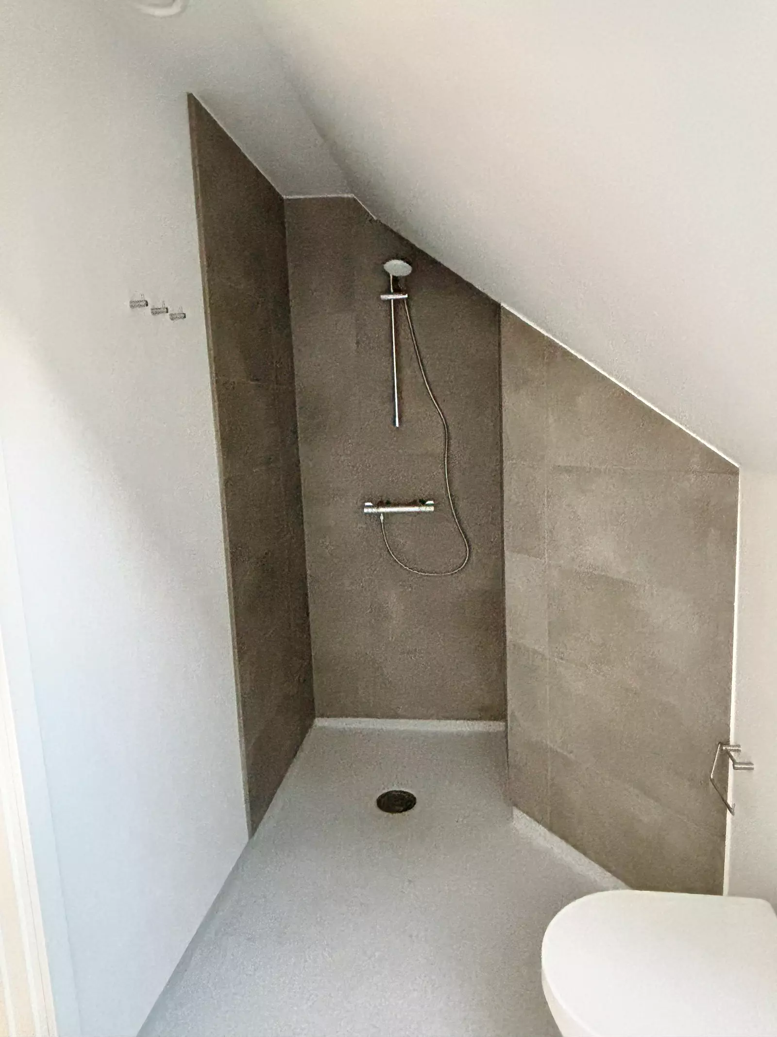 Bright 3-room apartment of 64 m² with skylights, new modern kitchen and parking – pets allowed by agreement – photo 8