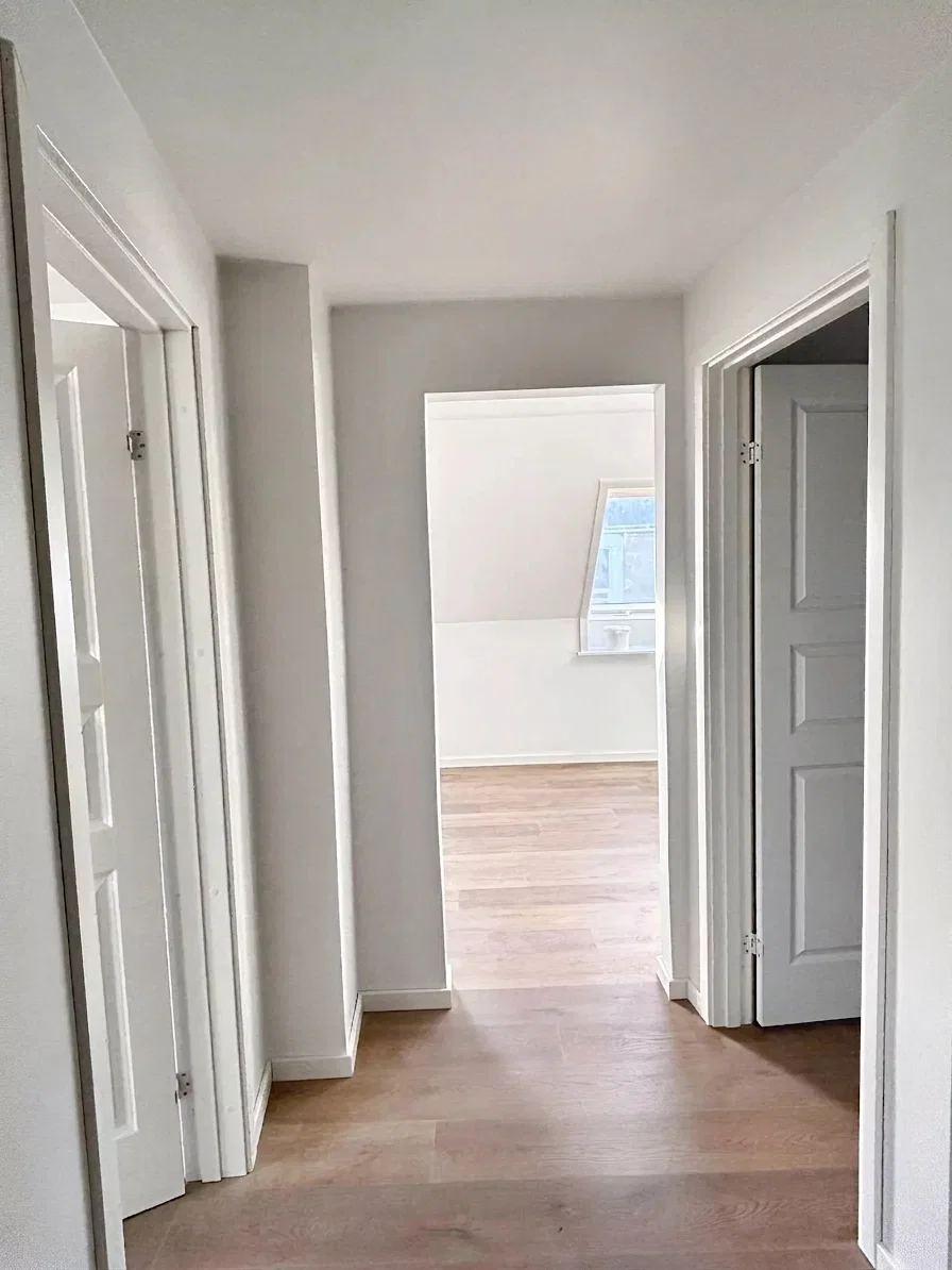 Bright 3-room apartment of 64 m² with skylights, new modern kitchen and parking – pets allowed by agreement – photo 9