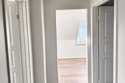Bright 3-room apartment of 64 m² with skylights, new modern kitchen and parking – pets allowed by agreement – photo 9