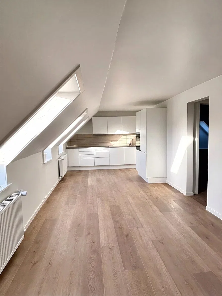 Bright 3-room apartment of 64 m² with skylights, new modern kitchen and parking – pets allowed by agreement – photo 6