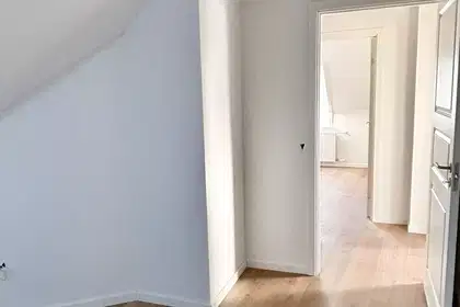 Bright 3-room apartment of 64 m² with skylights, new modern kitchen and parking – pets allowed by agreement – photo 10