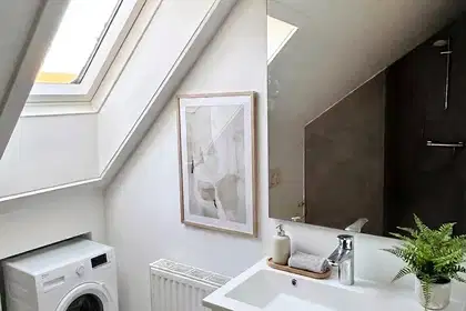 Bright 3-room apartment of 64 m² with skylights, new modern kitchen and parking – pets allowed by agreement – photo 4