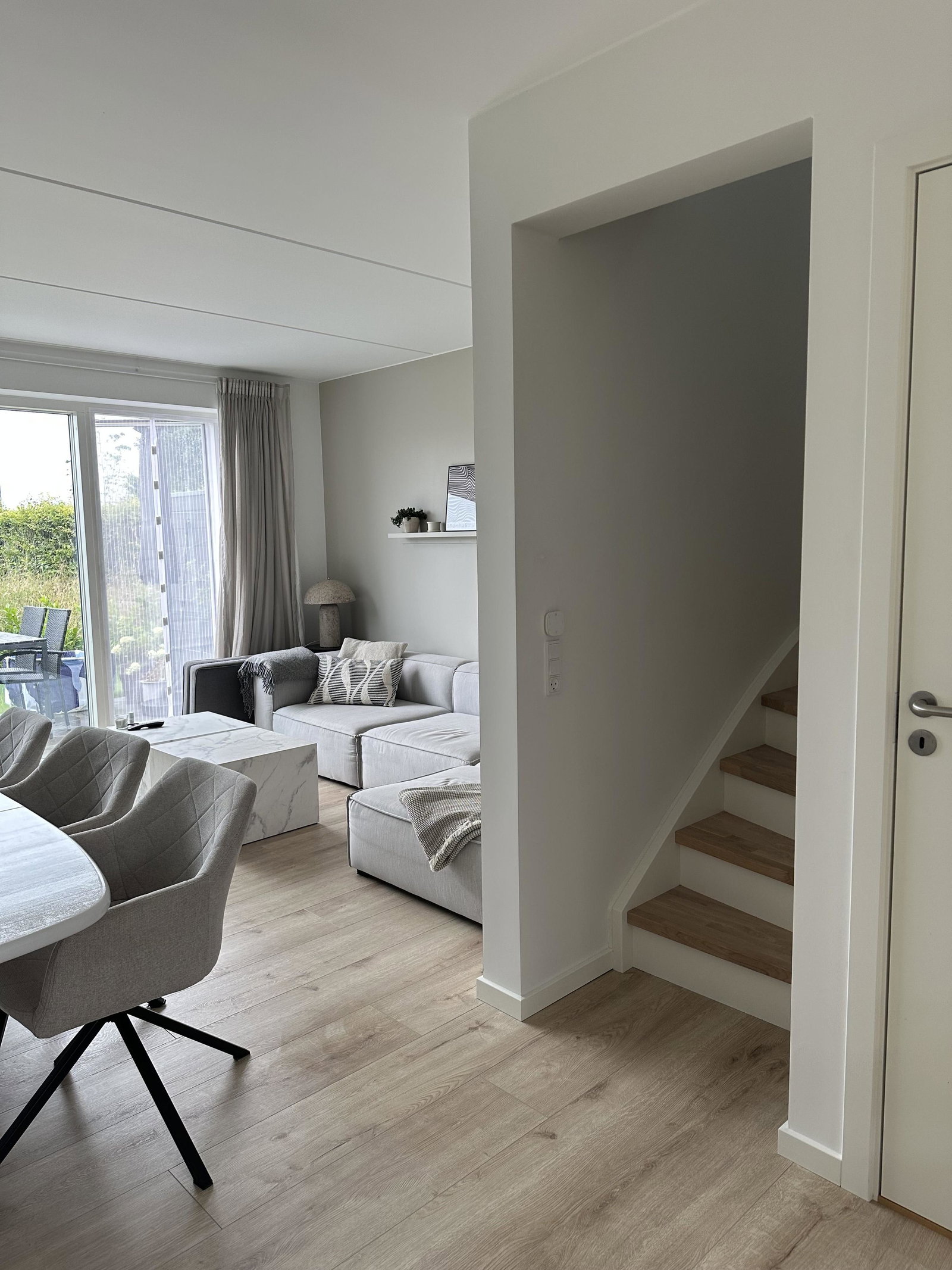 Lyst 4-værelses rækkehus med have og carport i Hasselager – billede 3