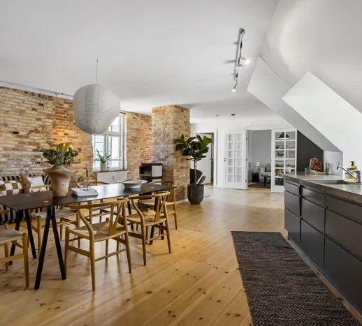 Karakterfuld 154 m² lejlighed med altan på Frederiksberg