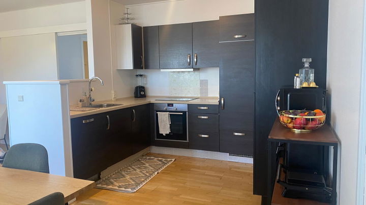 Lys 3-værelses lejlighed på 94 m² med stor altan og elevator – billede 3