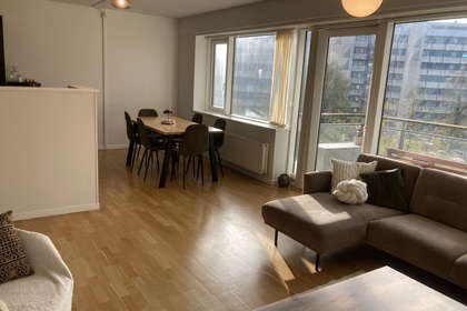 Lys 3-værelses lejlighed på 94 m² med stor altan og elevator – billede 2