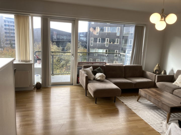 Lys 3-værelses lejlighed på 94 m² med stor altan og elevator – billede 1