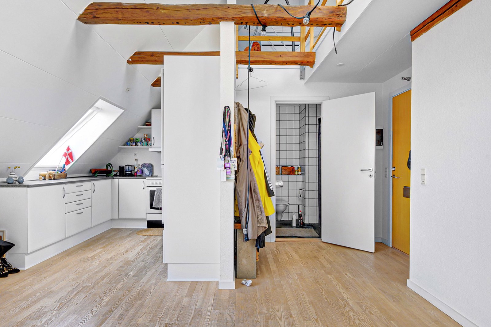 Bright 2-room apartment with character in Vestbyen – photo 3