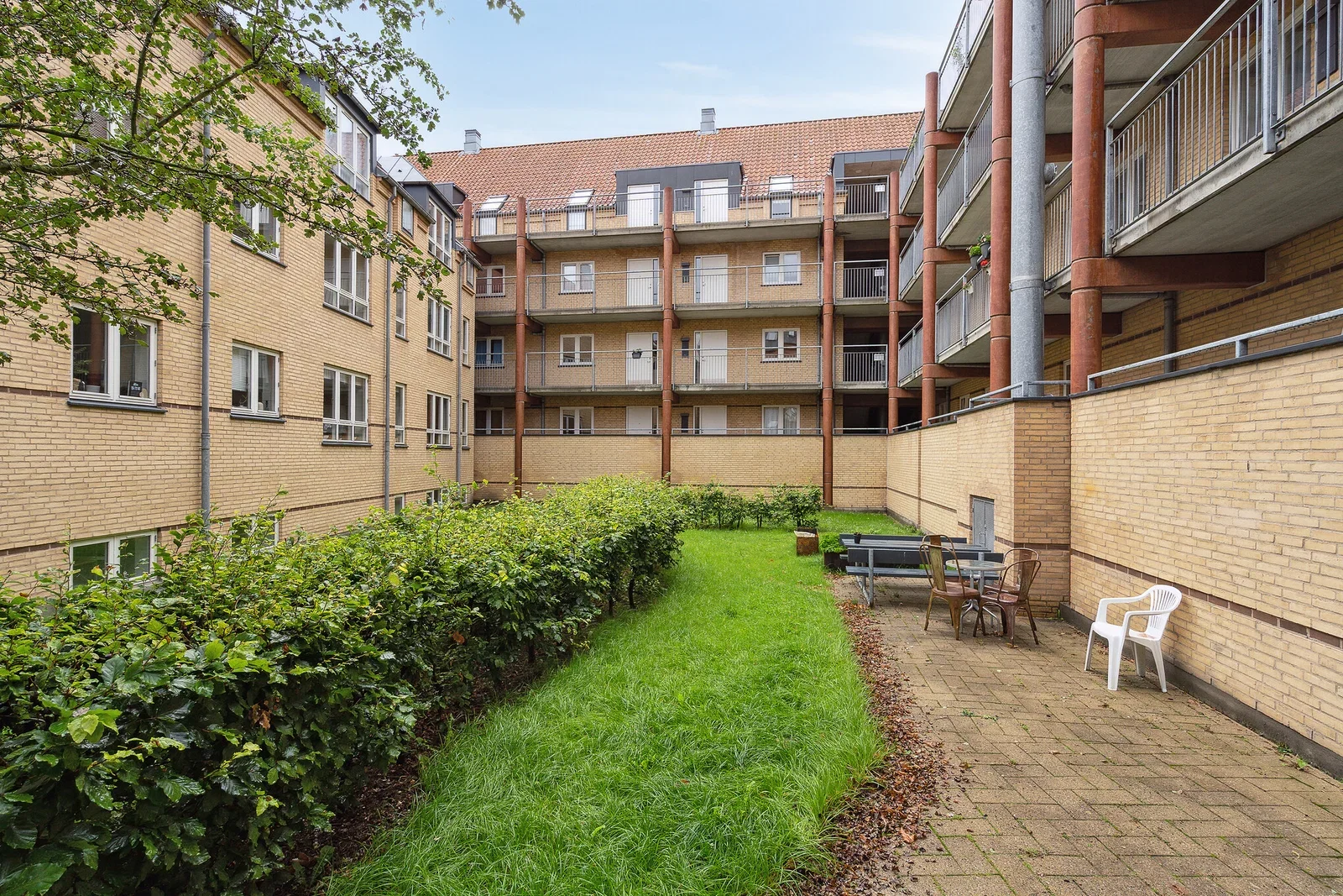Bright 2-room apartment of 69 m² with modern kitchen, elevator and green courtyard – free gym and shared car – photo 10