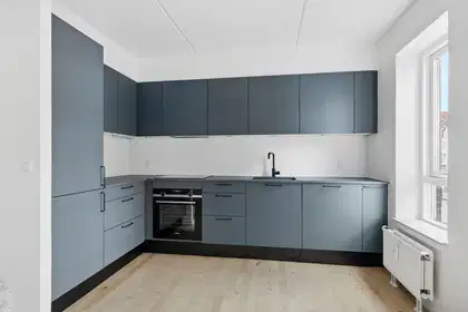 Bright 2-room apartment of 69 m² with modern kitchen, elevator and green courtyard – free gym and shared car – photo 1