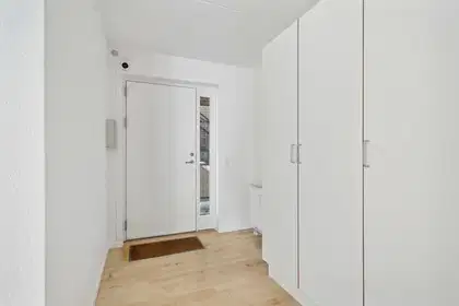 Bright 2-room apartment of 69 m² with modern kitchen, elevator and green courtyard – free gym and shared car – photo 7
