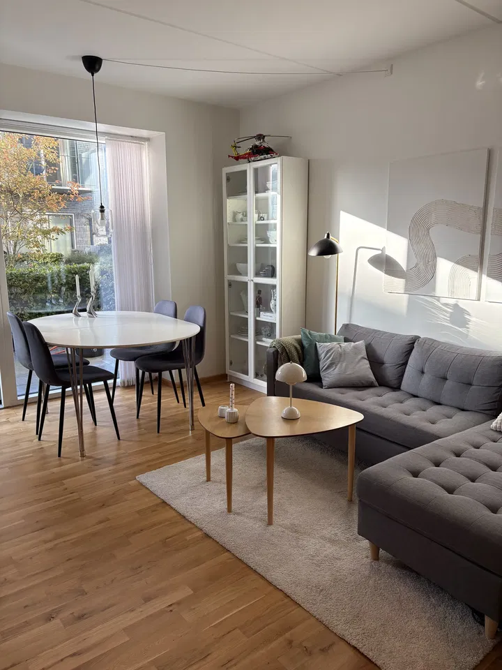 2-værelses lejlighed på 53 m² til leje i Aarhus N – Møllevangs Allé, stuen – billede 1