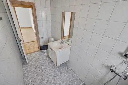 Lovely large and bright 3-room apartment of 100 m² with balcony – photo 6