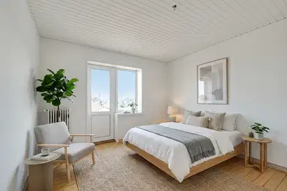 Lovely large and bright 3-room apartment of 100 m² with balcony – photo 2