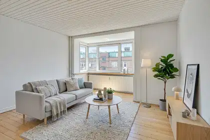 Lovely large and bright 3-room apartment of 100 m² with balcony – photo 5