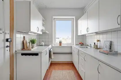 Lovely large and bright 3-room apartment of 100 m² with balcony – photo 1