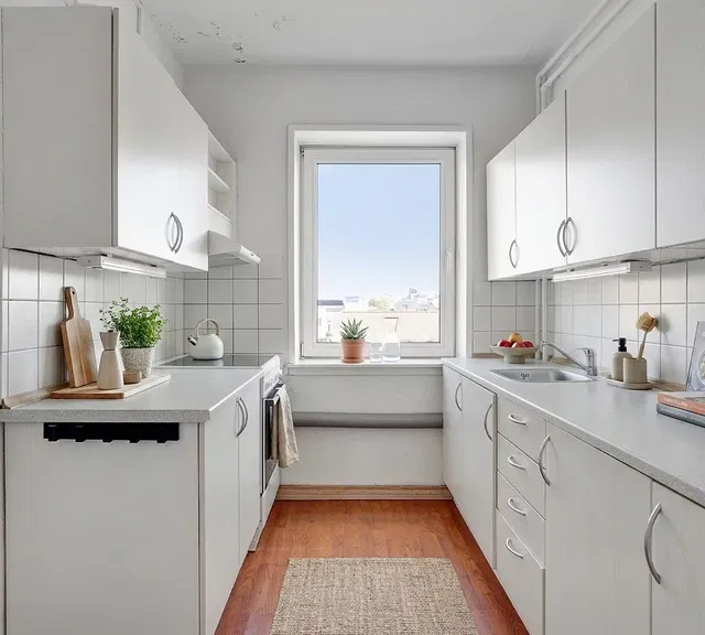 Lovely large and bright 3-room apartment of 100 m² with balcony