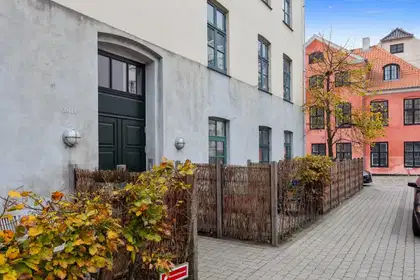 Skøn 2-værelses i baggården med egen terrasse – billede 2