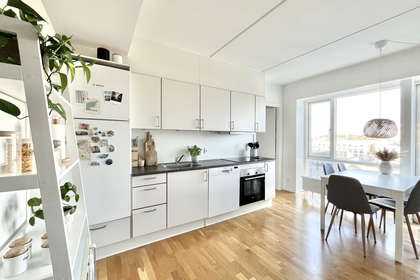 Bright 3-room apartment 74 m² with west-facing balcony – photo 1