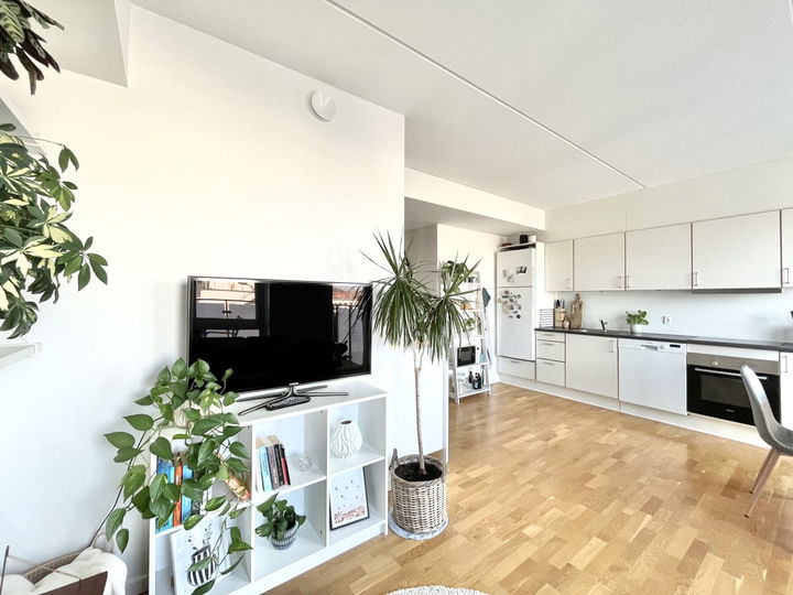 Bright 3-room apartment 74 m² with west-facing balcony – photo 5