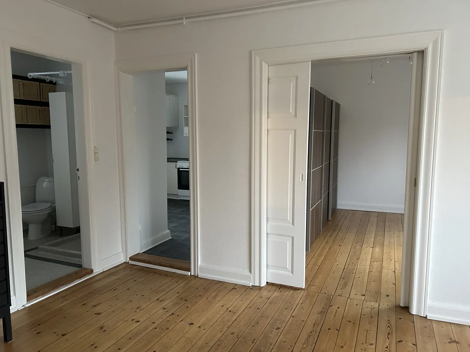 Bright 2-room apartment just outside the ramparts - 67 m² in a classic building. Rent includes water. – photo 5