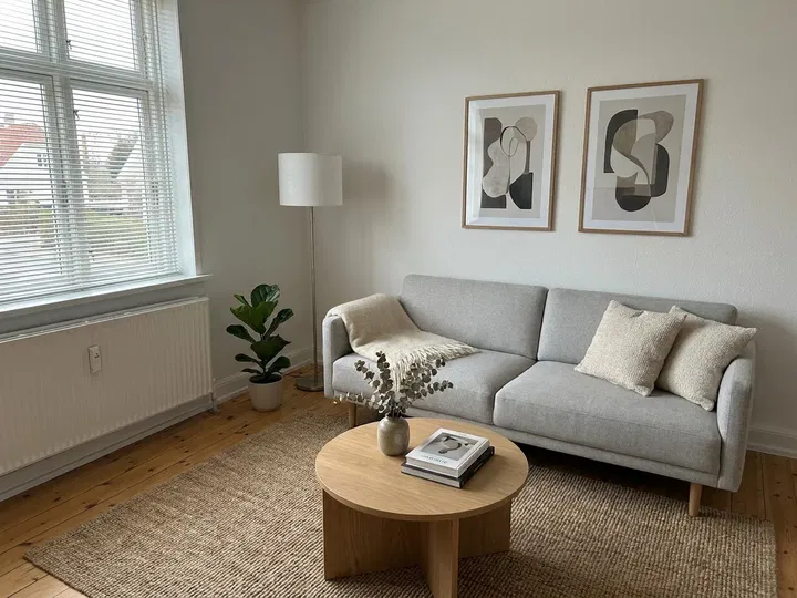 Bright 2-room apartment just outside the ramparts - 67 m² in a classic building. Rent includes water. – photo 2