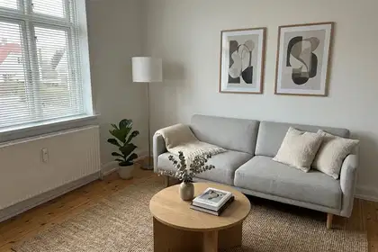 Bright 2-room apartment just outside the ramparts - 67 m² in a classic building. Rent includes water. – photo 2