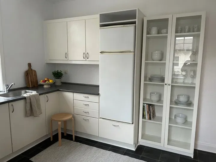 Bright 2-room apartment just outside the ramparts - 67 m² in a classic building. Rent includes water. – photo 3