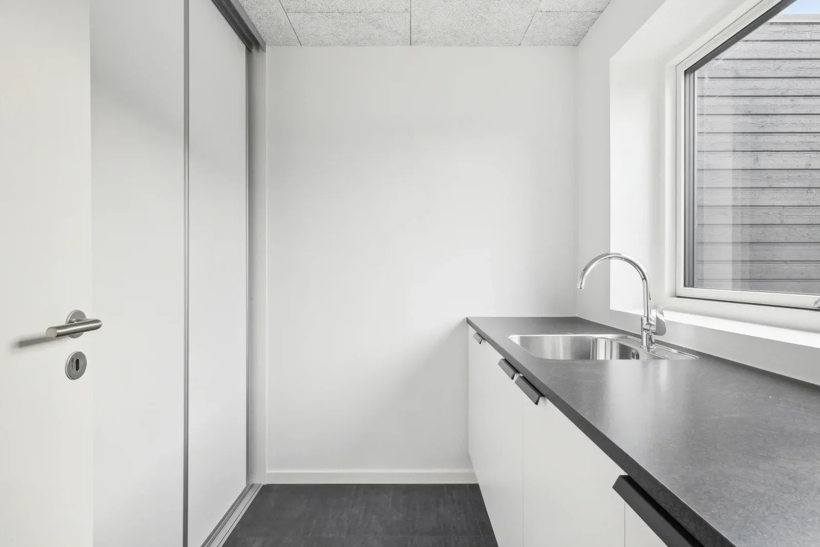 Modern 2-storey terraced house in quiet surroundings – photo 8