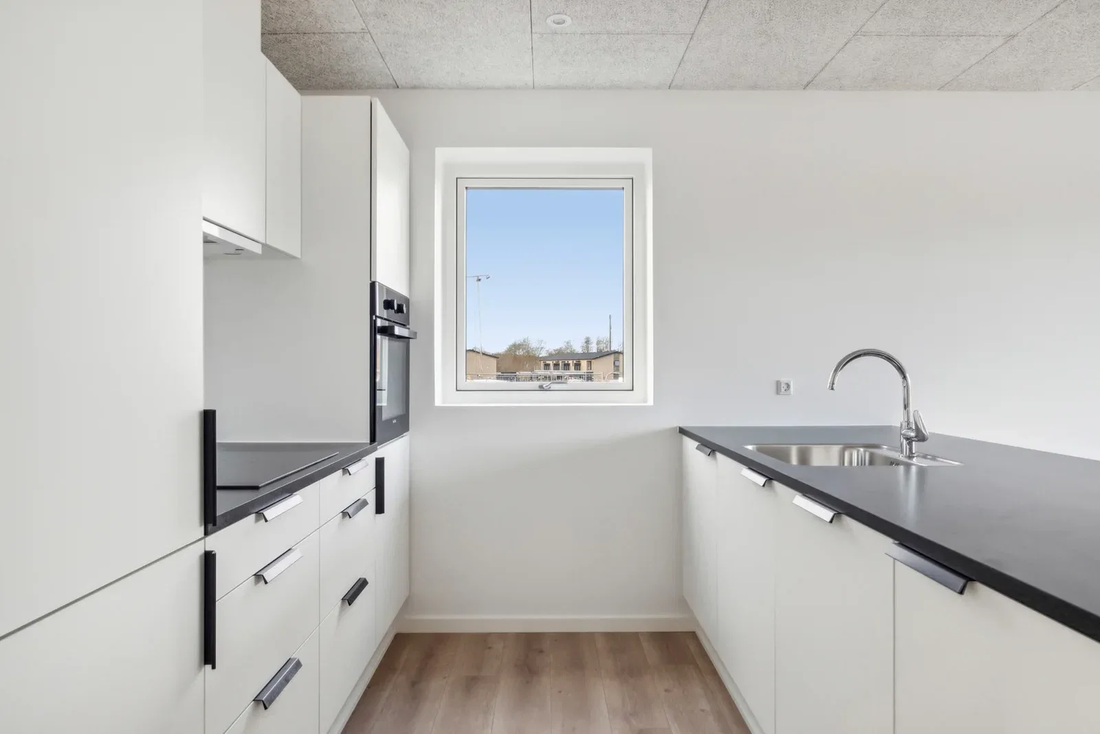Modern 2-storey terraced house in quiet surroundings