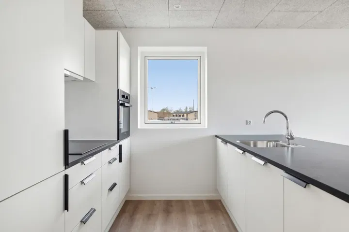 Modern 2-storey terraced house in quiet surroundings – photo 1