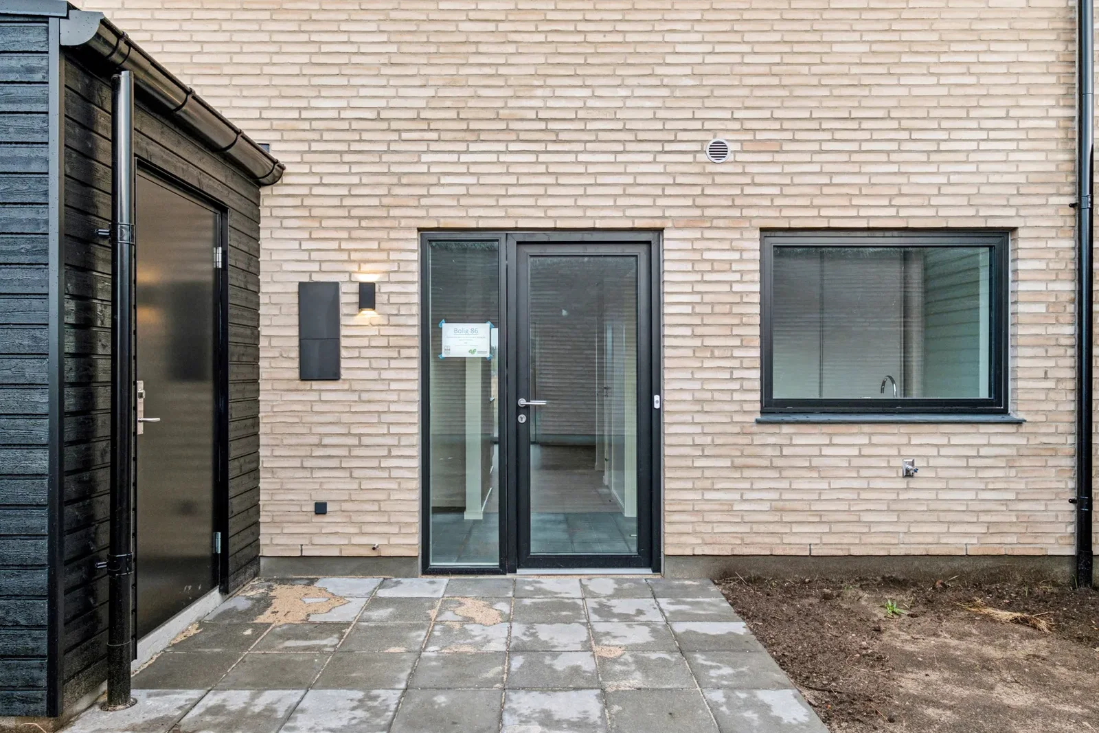 Modern 2-storey terraced house in quiet surroundings – photo 10
