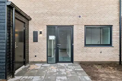 Modern 2-storey terraced house in quiet surroundings – photo 10