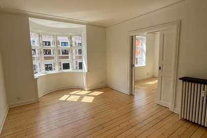 3-room apartment with plank floors and bay-window living room in Aalborg Centre – photo 1