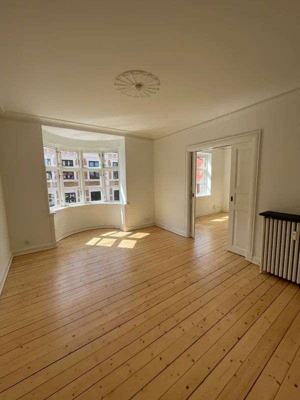 3-room apartment with plank floors and bay-window living room in Aalborg Centre – photo 1