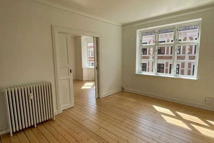 3-room apartment with plank floors and bay-window living room in Aalborg Centre – photo 2