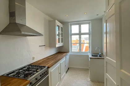 3-room apartment with plank floors and bay-window living room in Aalborg Centre – photo 4