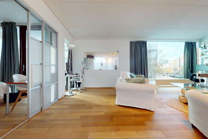Lys 93 m² lejlighed med altan i København S – billede 1